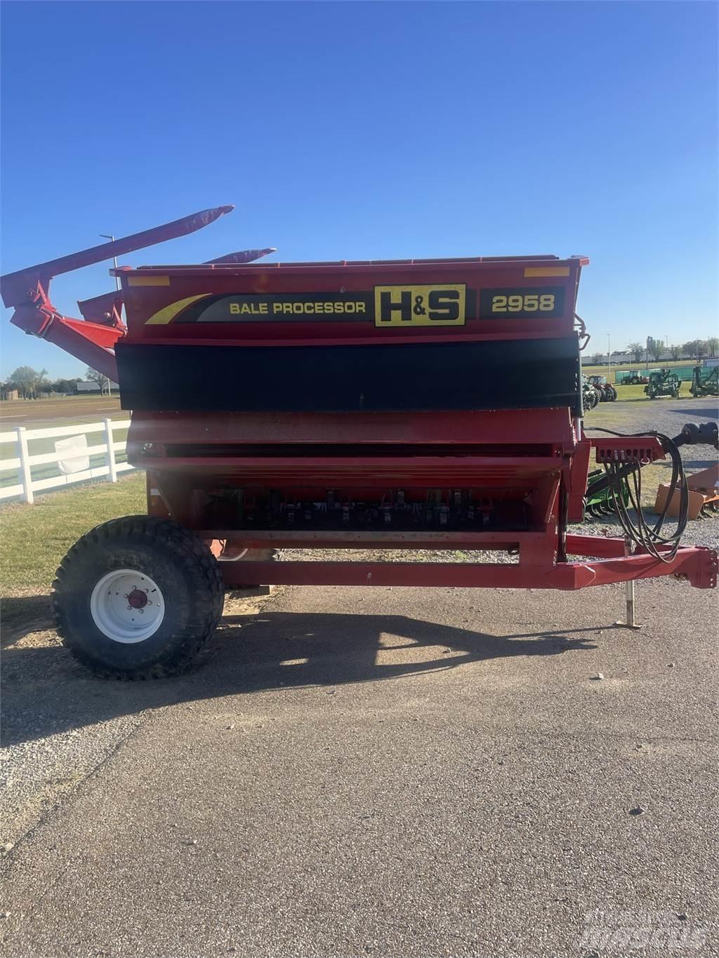 H&S 2958 Bale shredders, cutters and unrollers