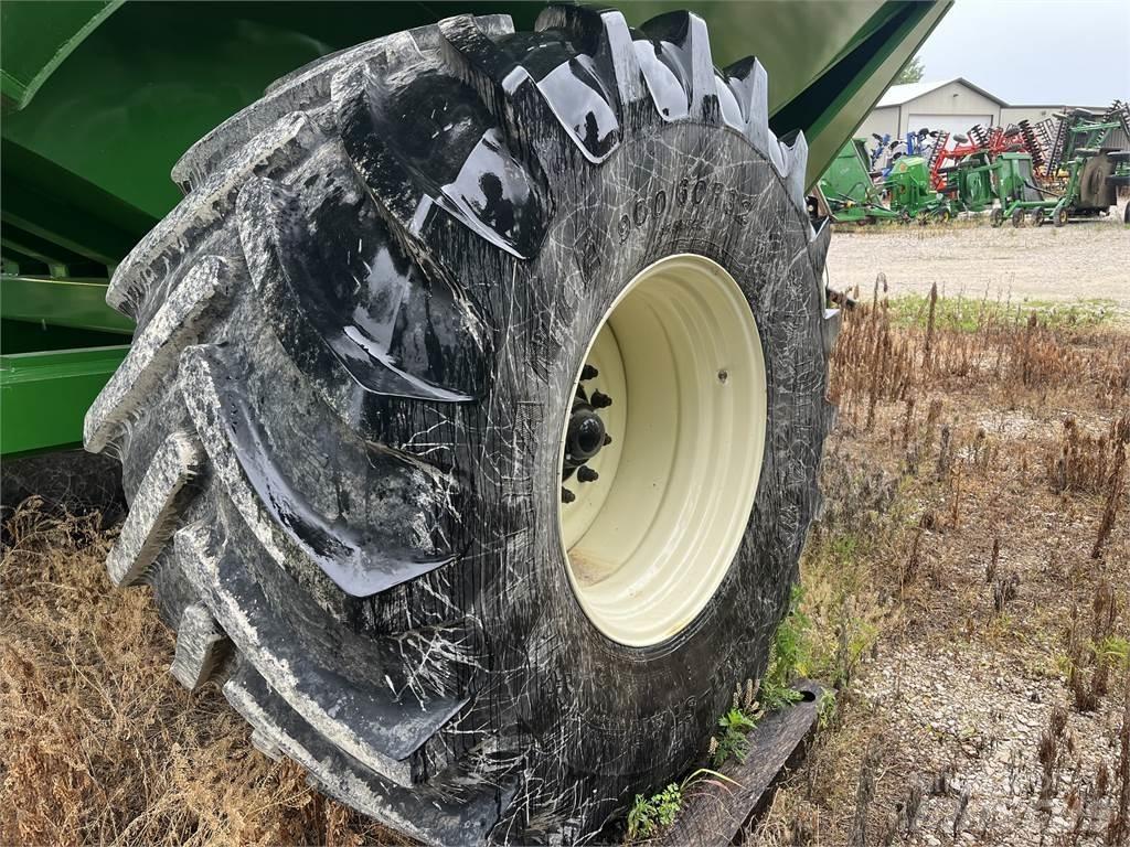 J&M 1000 Grain / Silage Trailers