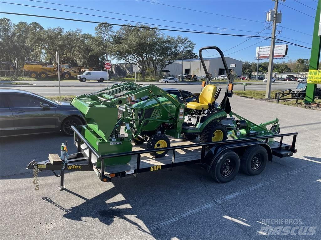 John Deere 1025R Compact tractors