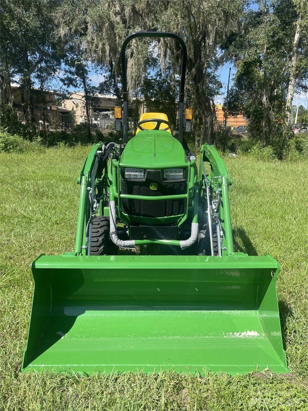 John Deere 1025R Compact tractors