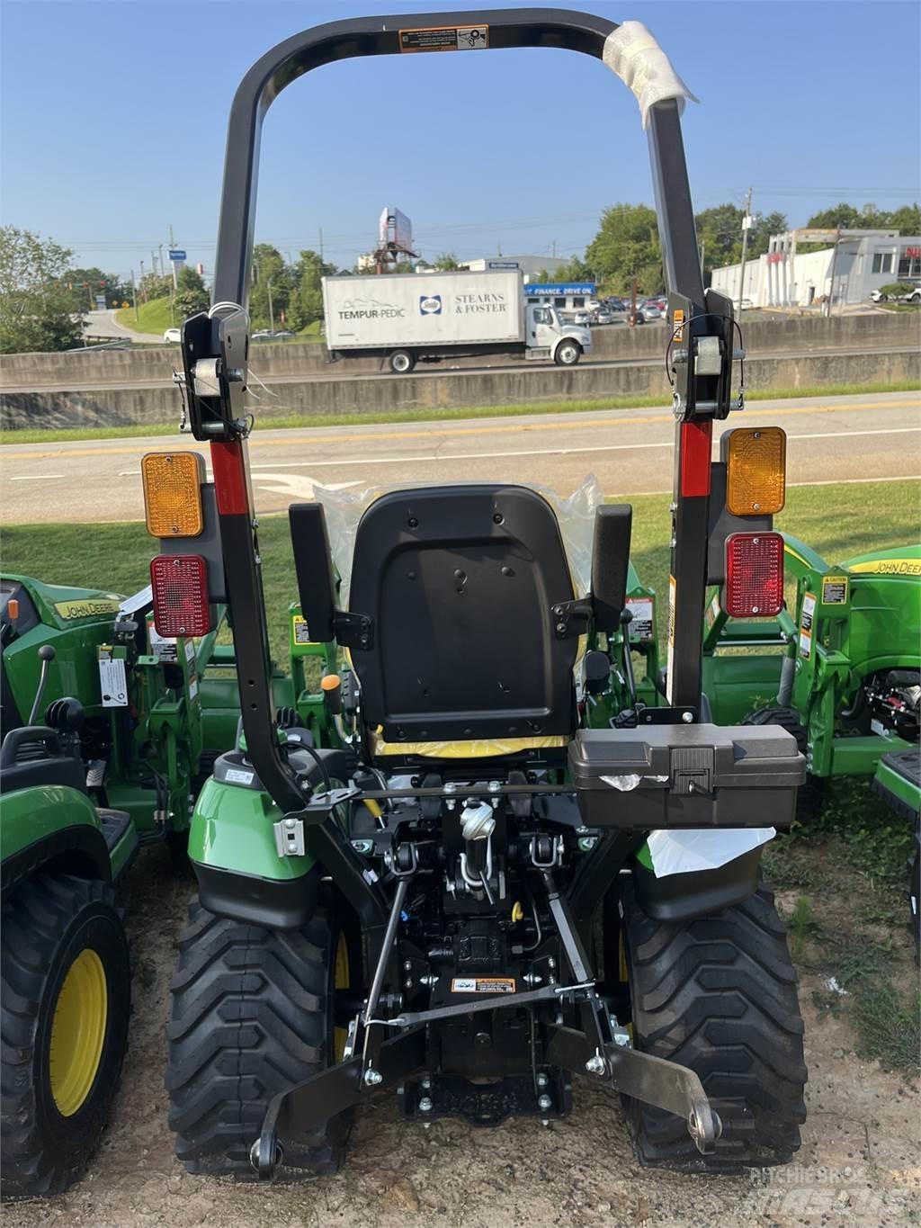 John Deere 1025R Compact tractors