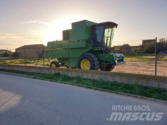 John Deere 1177 Combine harvesters