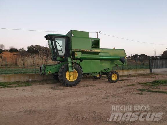 John Deere 1177 Combine harvesters
