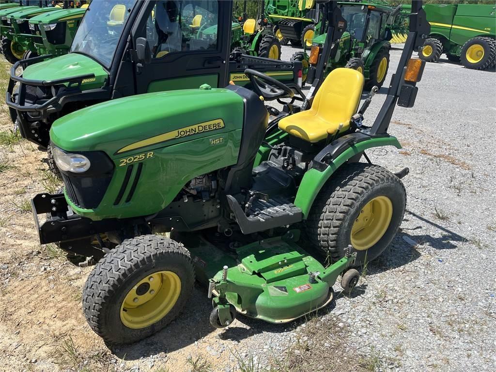 John Deere 2025R Compact tractors