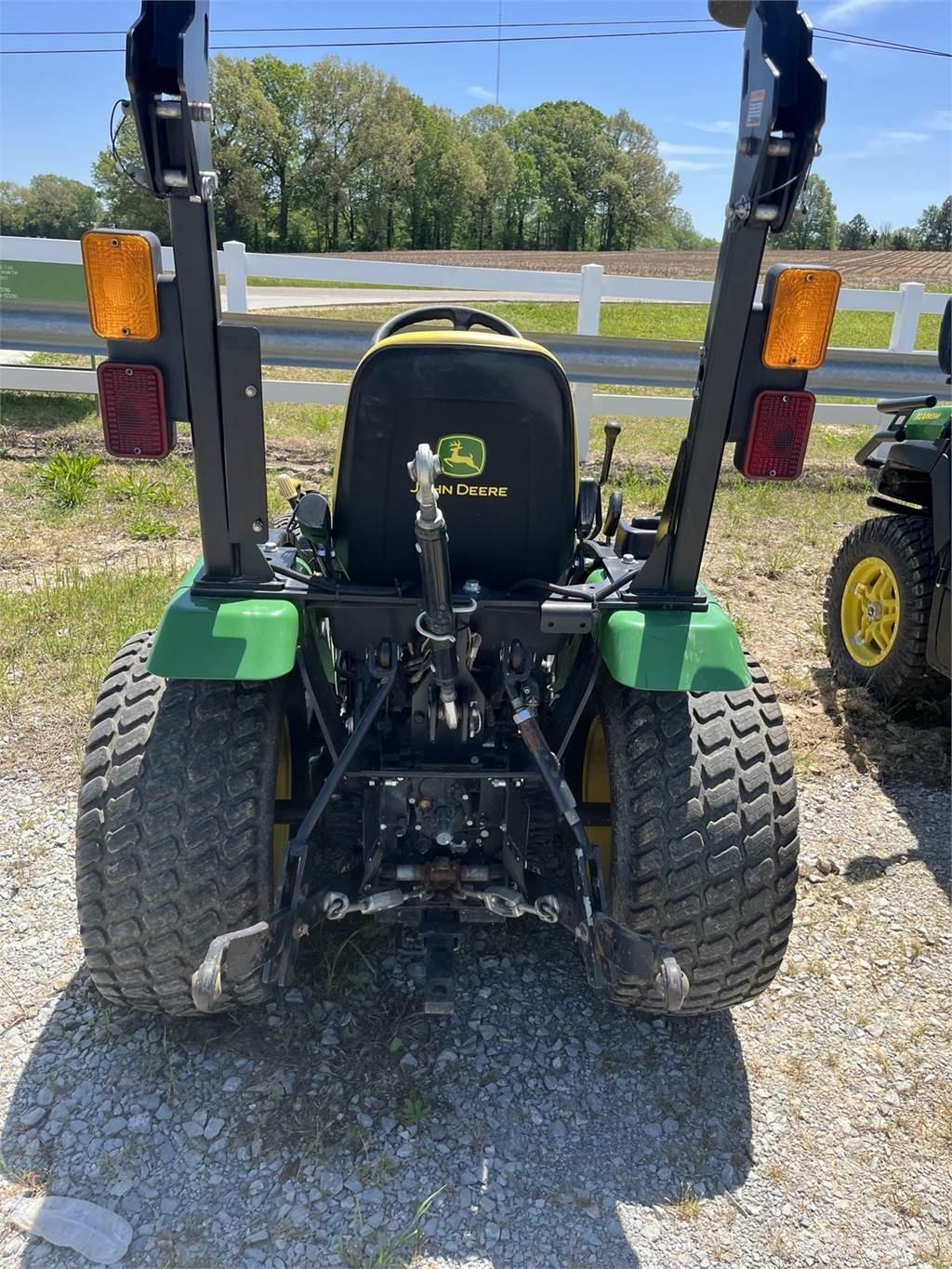 John Deere 2025R Compact tractors