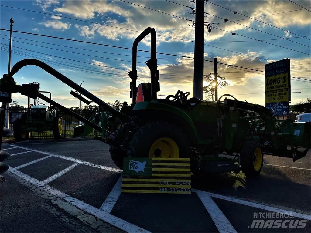 John Deere 2032R Compact tractors