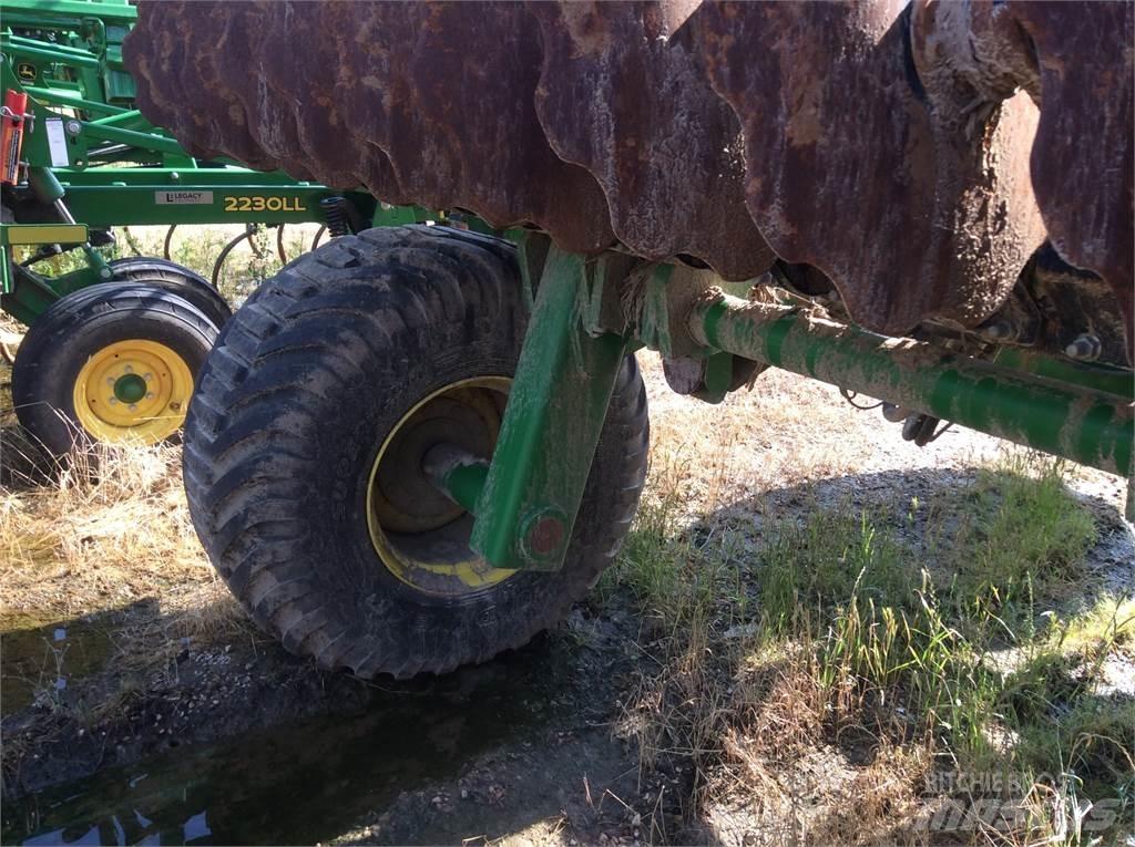 John Deere 2680 Disc harrows