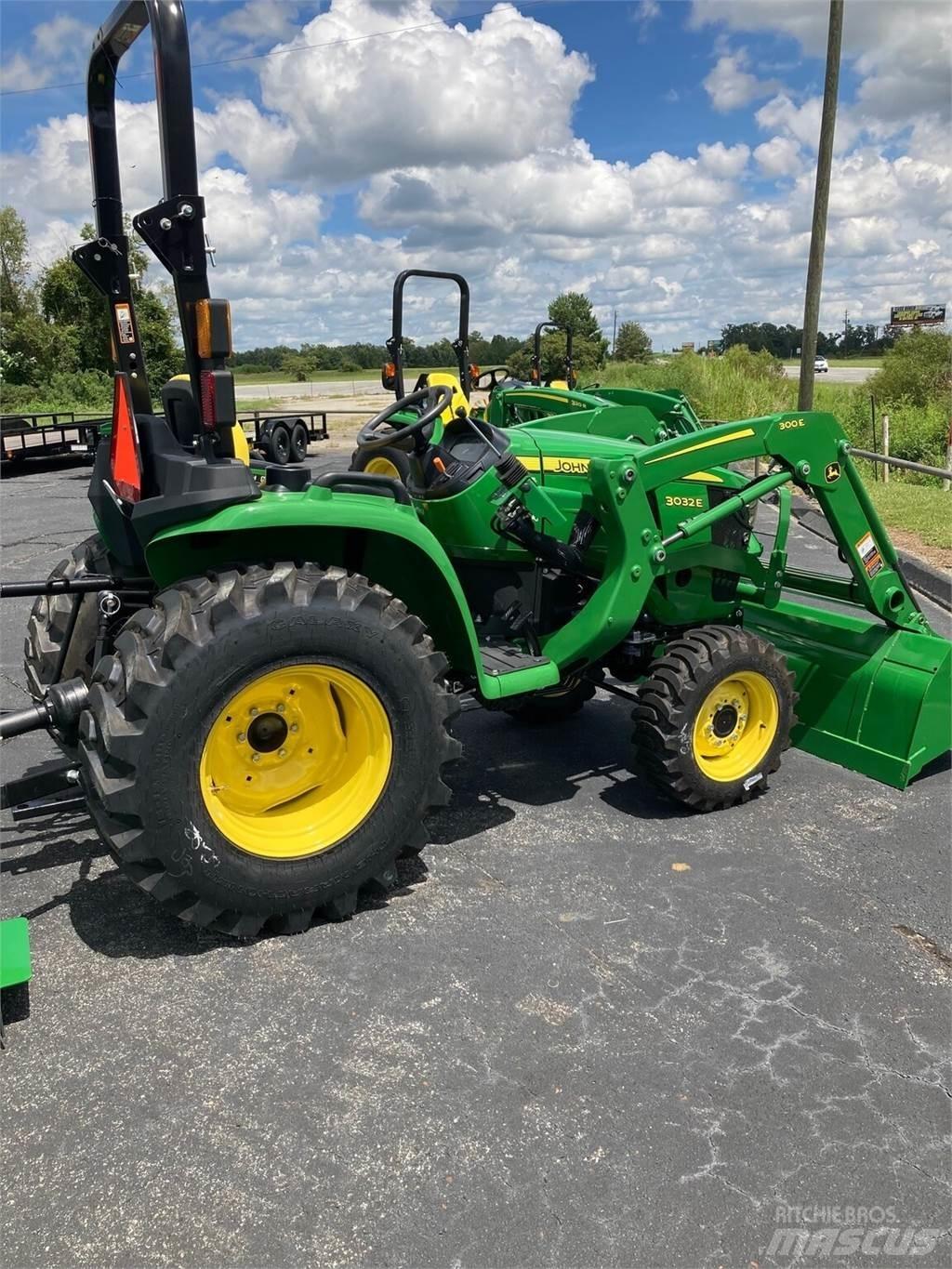John Deere 3032E Compact tractors