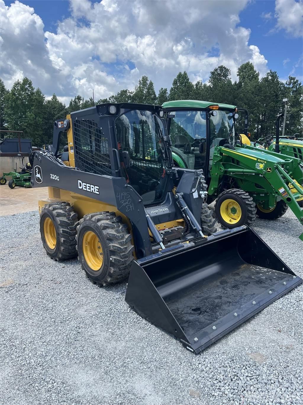 John Deere 320G Skid steer loaders