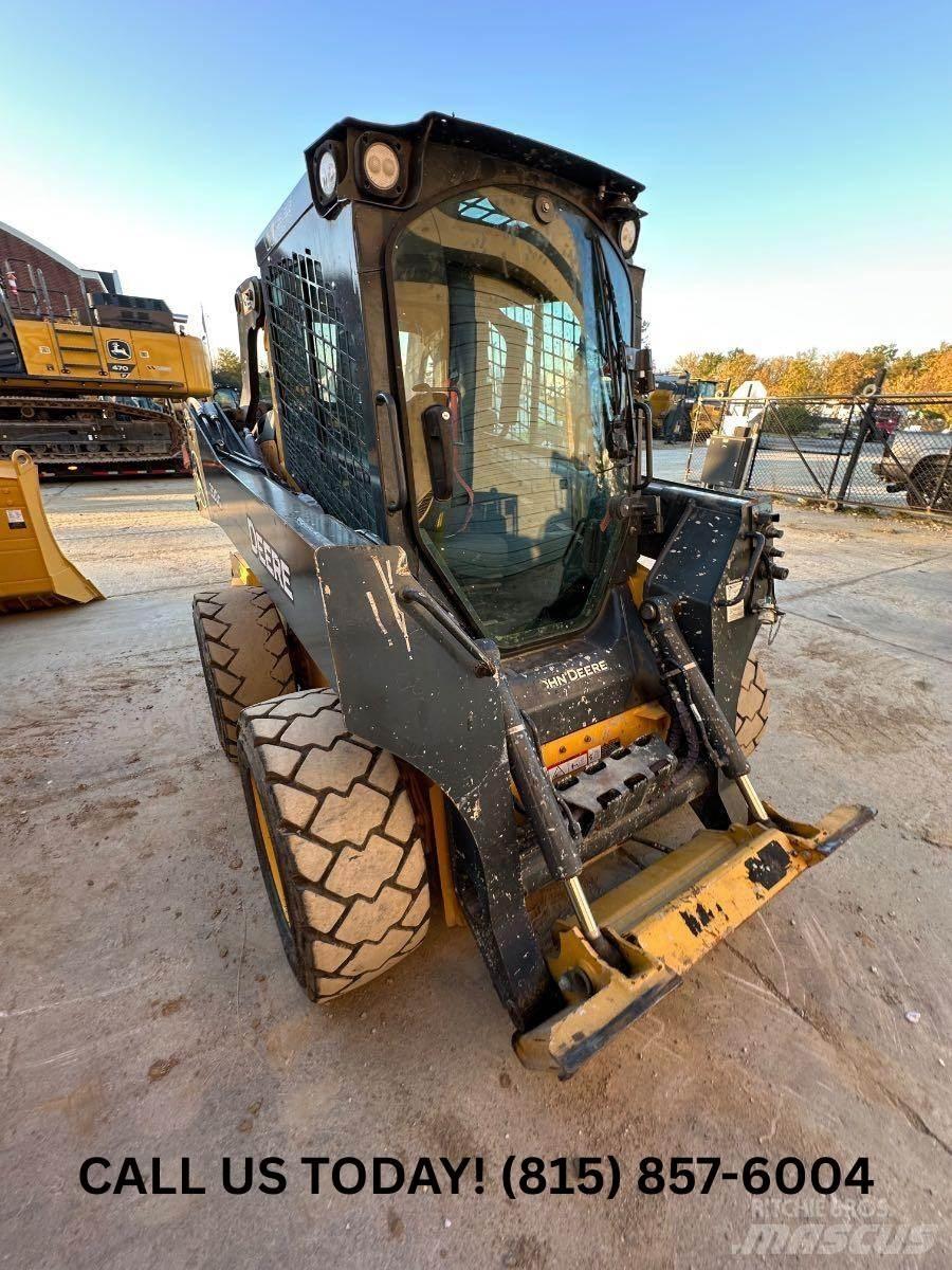 John Deere 320G Skid steer loaders