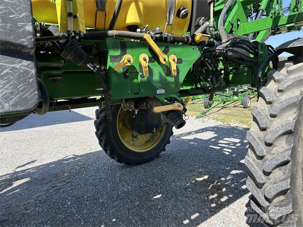 John Deere 408R Trailed sprayers