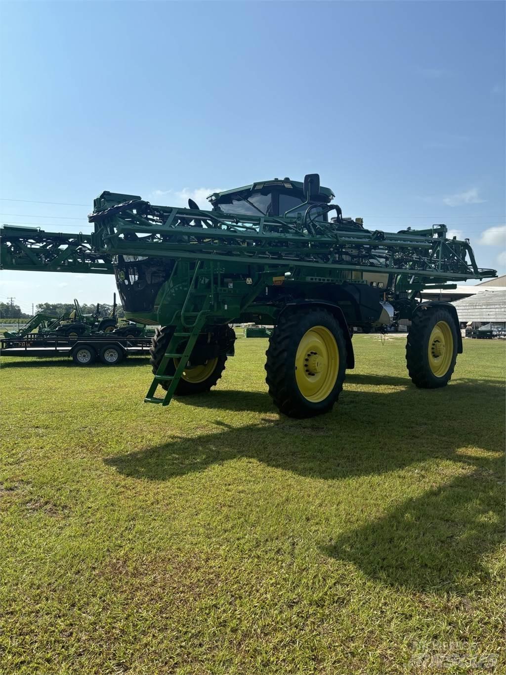 John Deere 410R Trailed sprayers