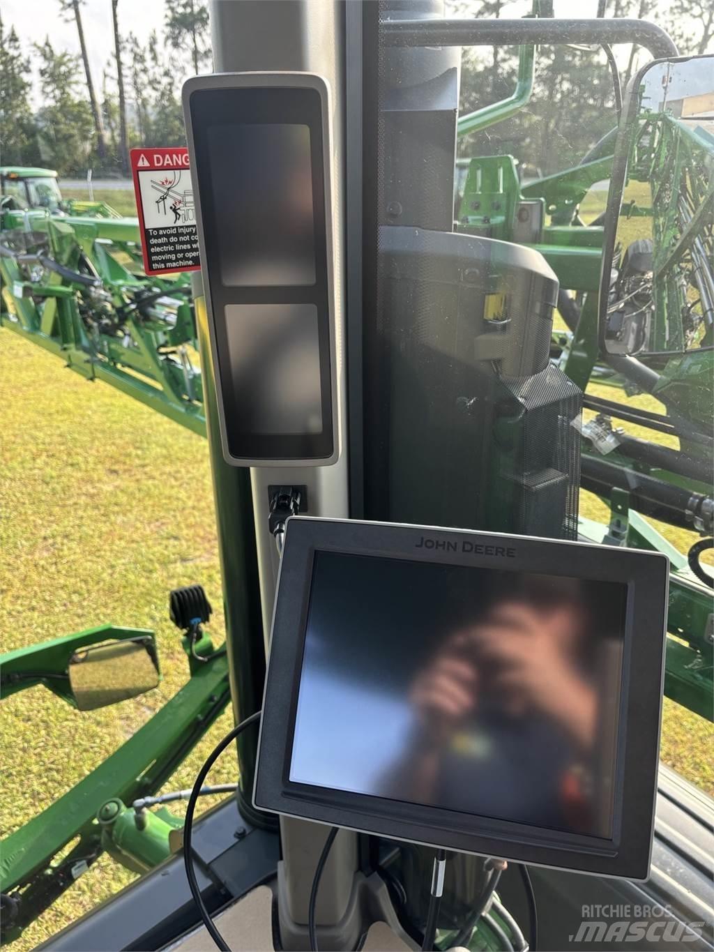John Deere 410R Trailed sprayers