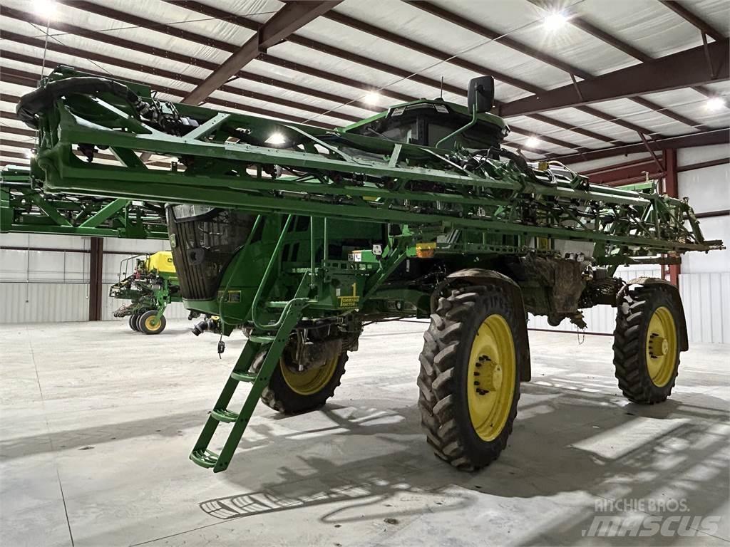 John Deere 412R Trailed sprayers