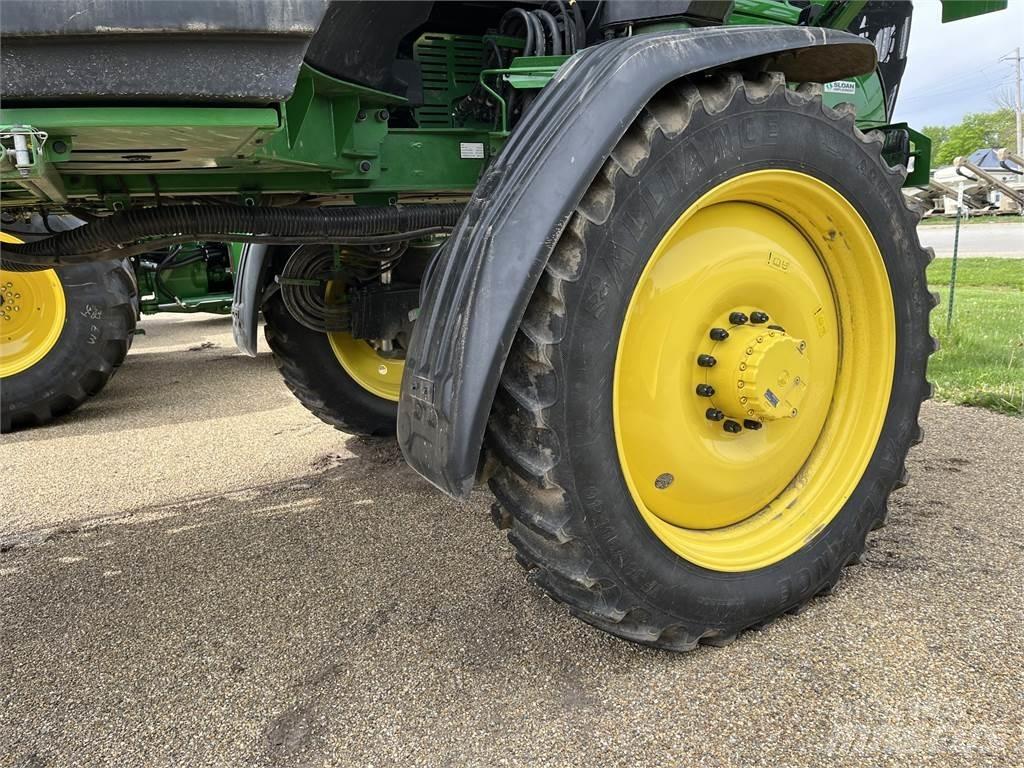 John Deere 412R Trailed sprayers