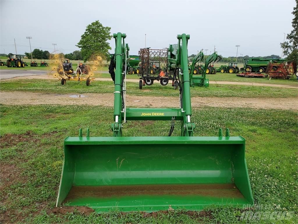 John Deere 620R Tractors