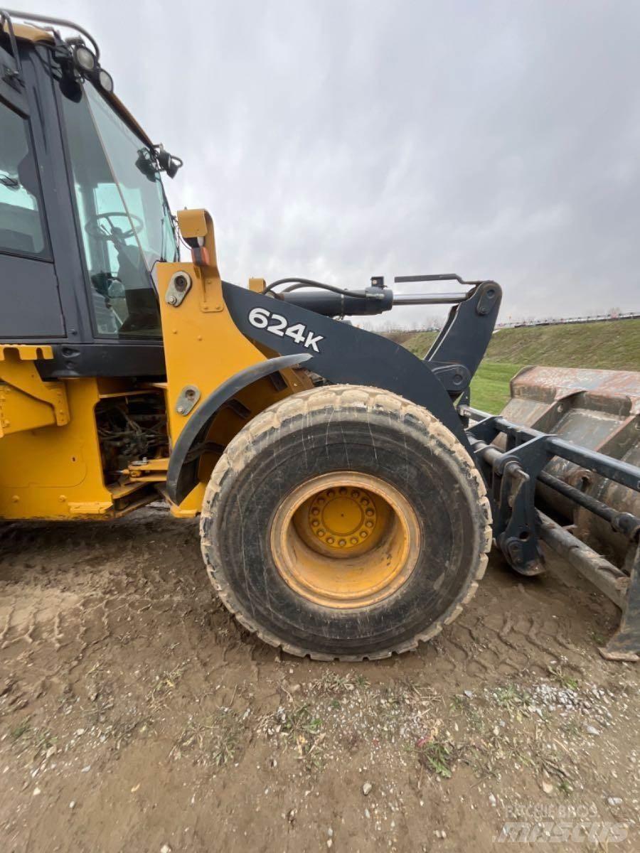 John Deere 624K Wheel loaders