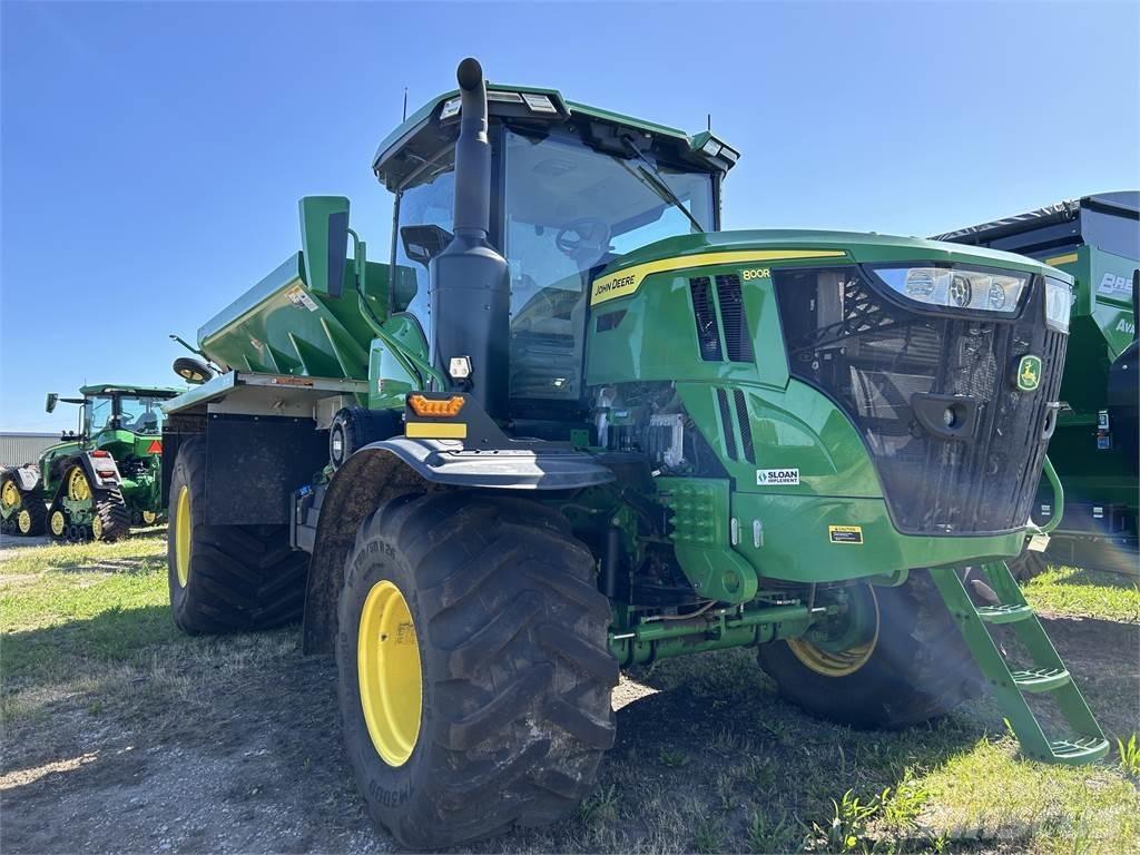 John Deere 800R Trailed sprayers