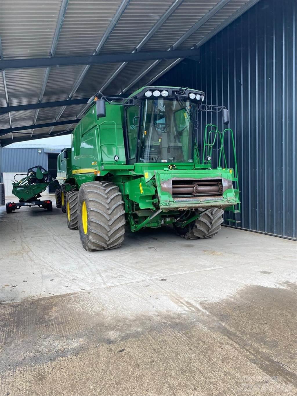 John Deere C670 Combine harvesters