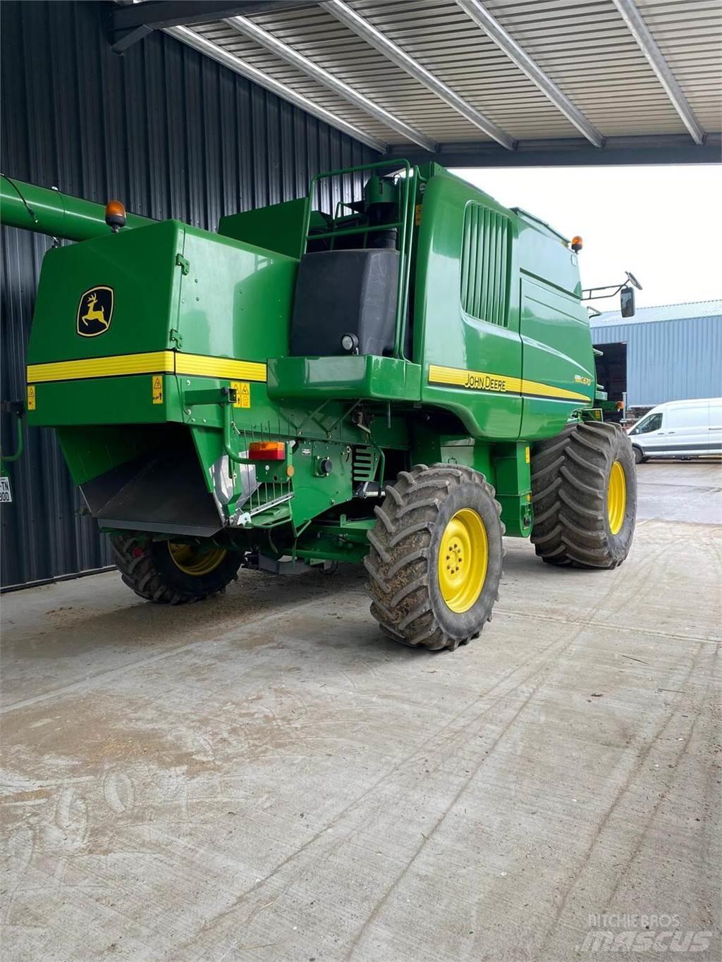 John Deere C670 Combine harvesters