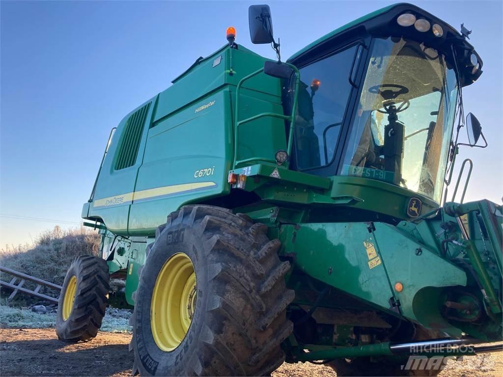 John Deere C670 Combine harvesters