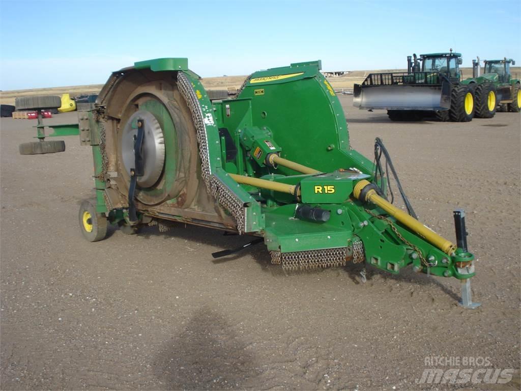 John Deere R15 Bale shredders, cutters and unrollers