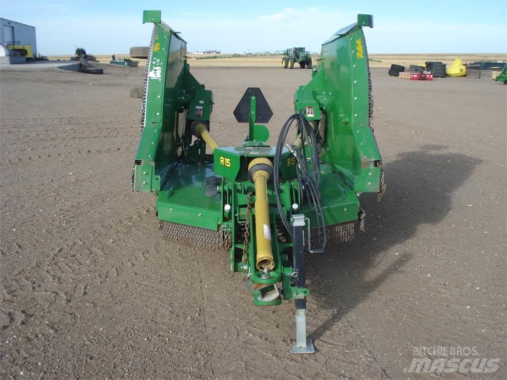 John Deere R15 Bale shredders, cutters and unrollers