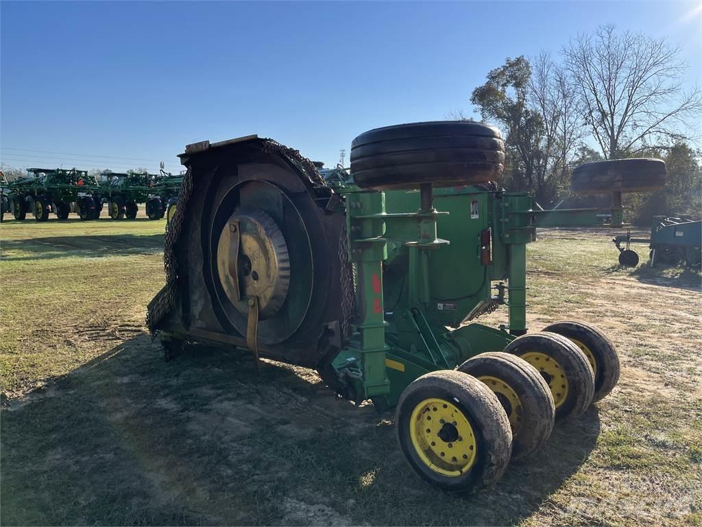 John Deere R15 Bale shredders, cutters and unrollers