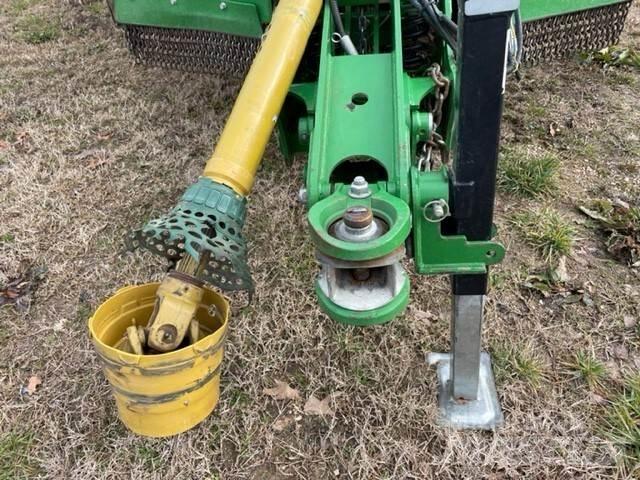 John Deere R20 Bale shredders, cutters and unrollers