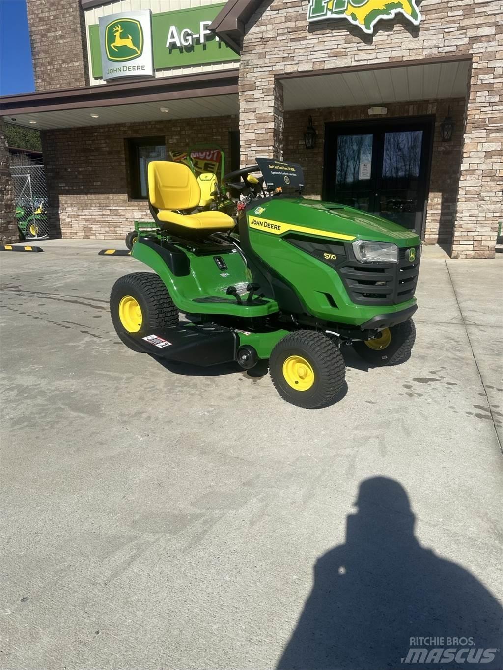 John Deere S110 Riding mowers