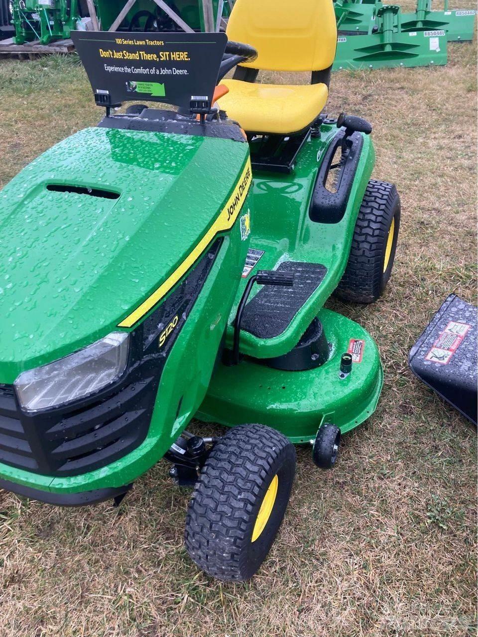 John Deere S120 Riding mowers