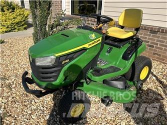 John Deere S140 Riding mowers