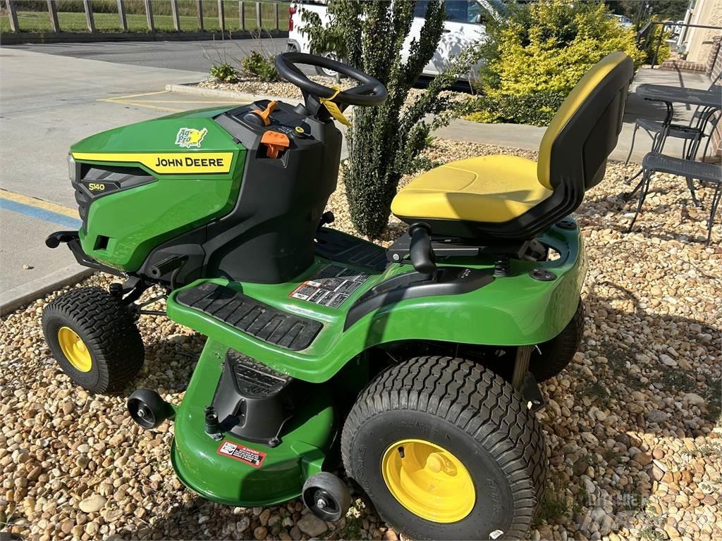 John Deere S140 Riding mowers