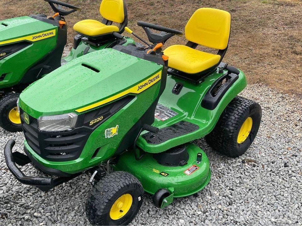 John Deere S220 Compact tractors