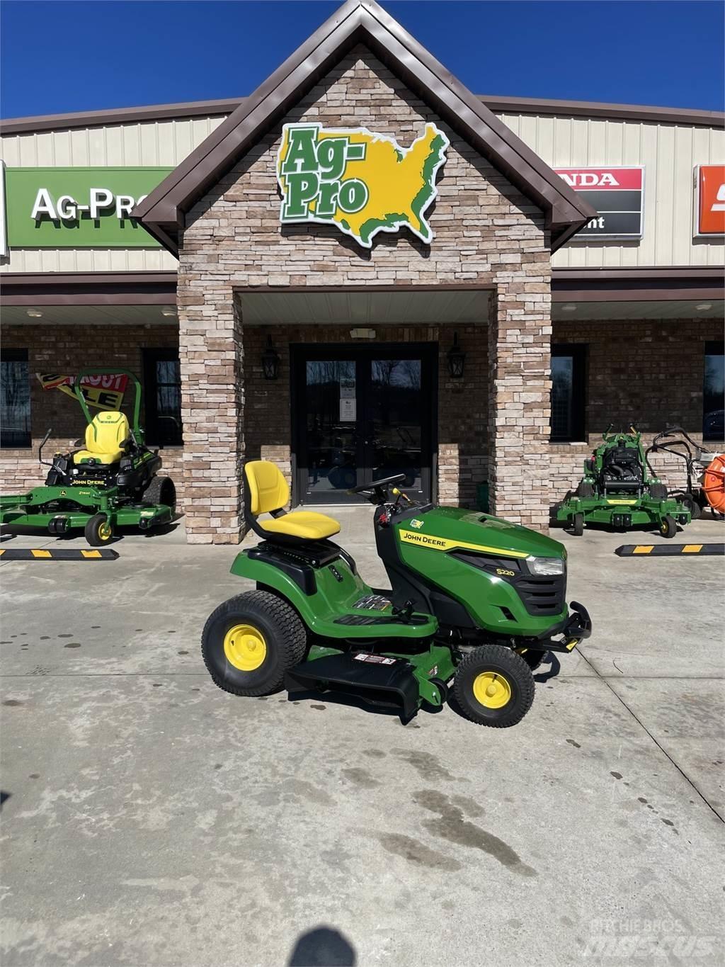 John Deere S220 Riding mowers