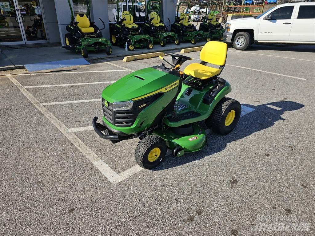 John Deere S220 Riding mowers