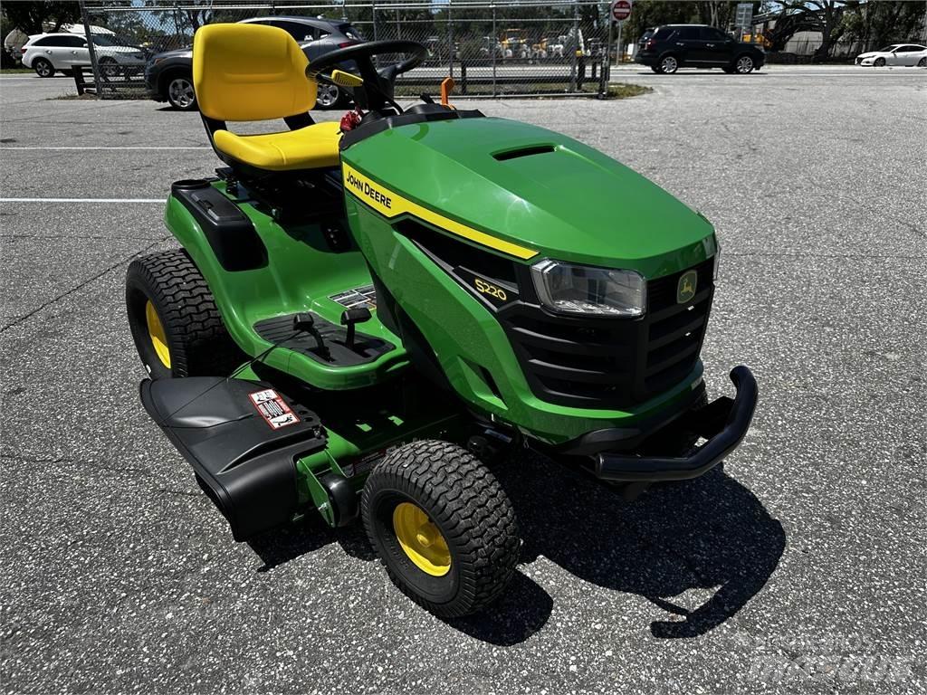 John Deere S220 Riding mowers