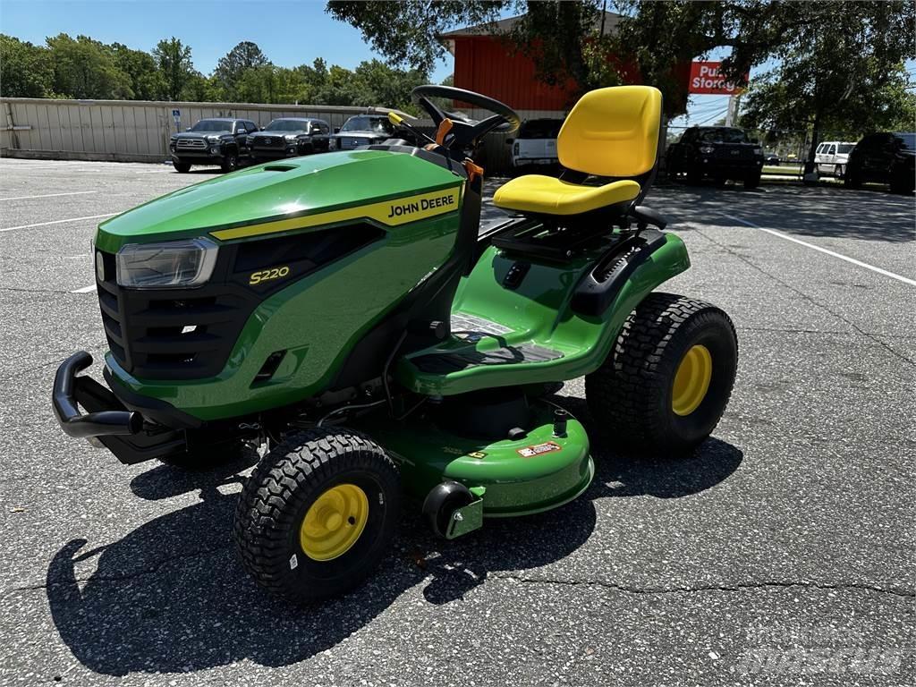 John Deere S220 Riding mowers
