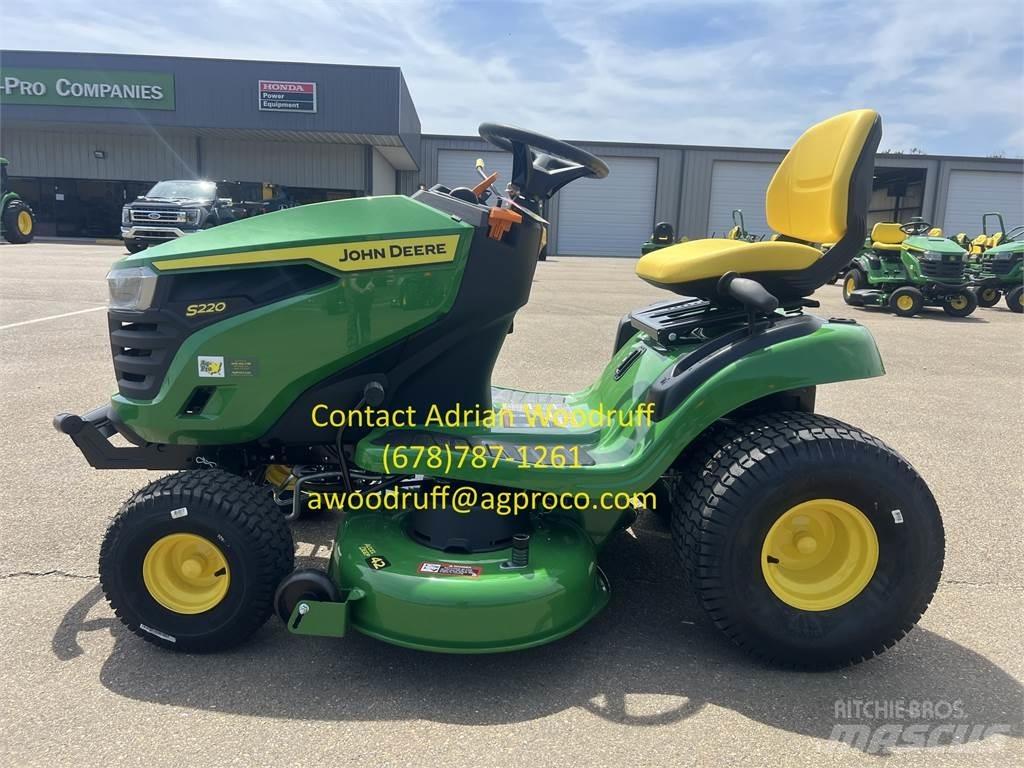 John Deere S220 Riding mowers