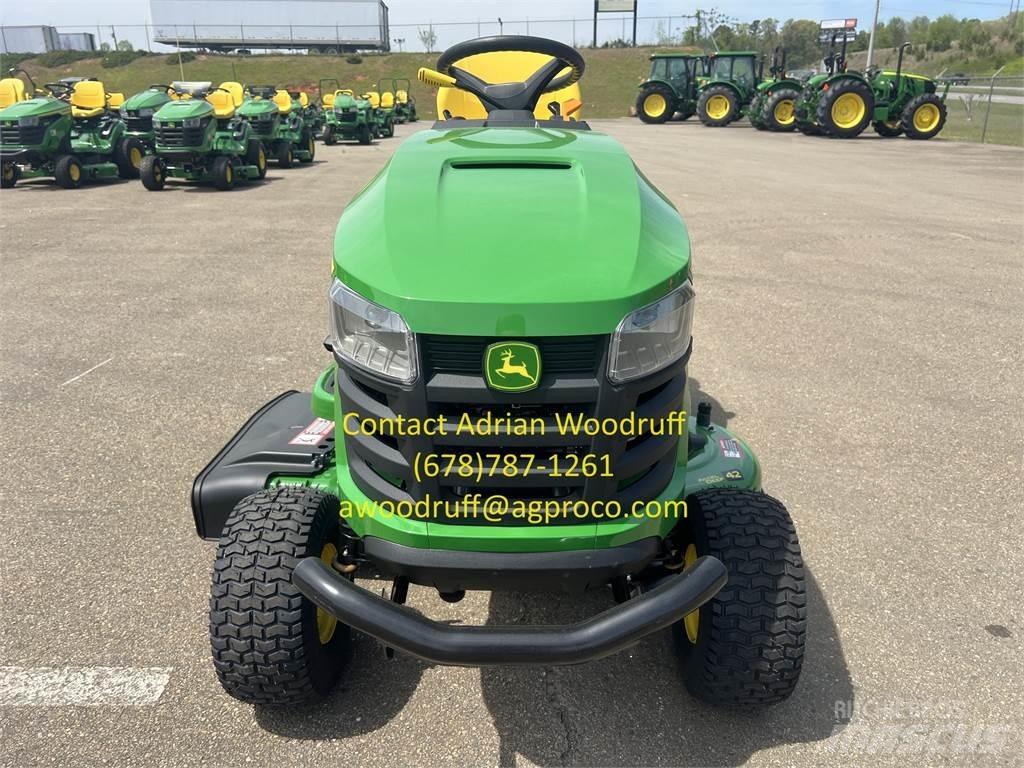 John Deere S220 Riding mowers