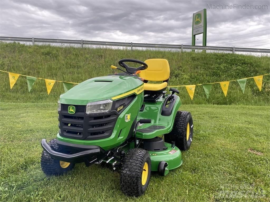 John Deere S220 Riding mowers