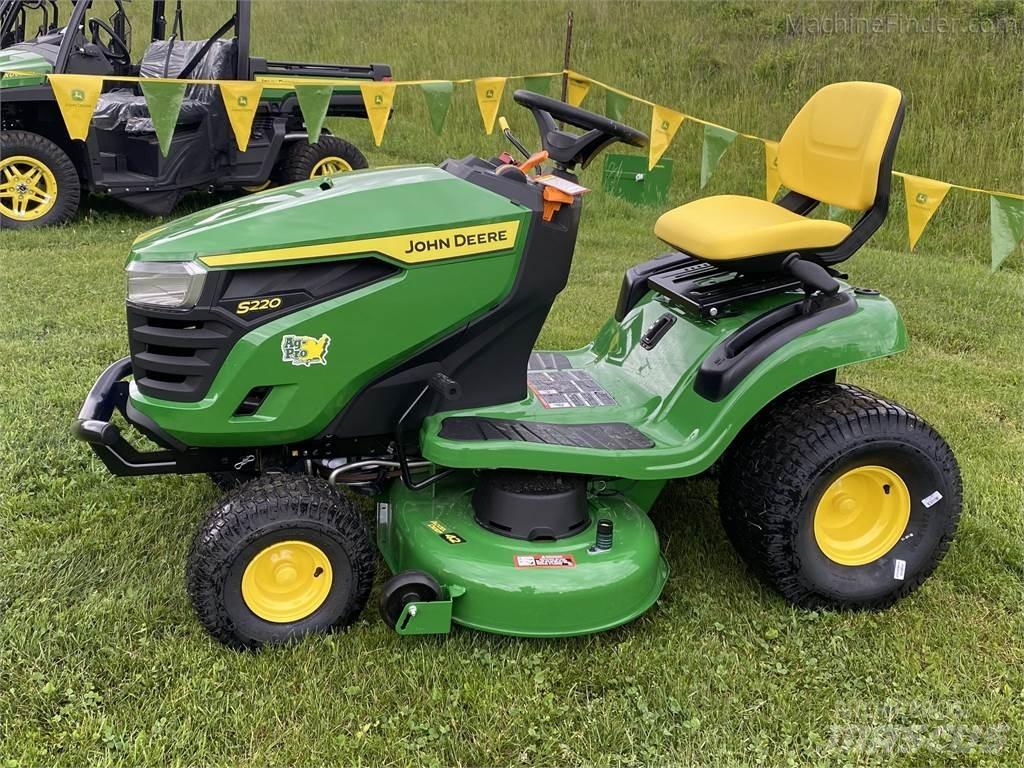 John Deere S220 Riding mowers