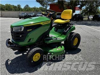 John Deere S220 Riding mowers