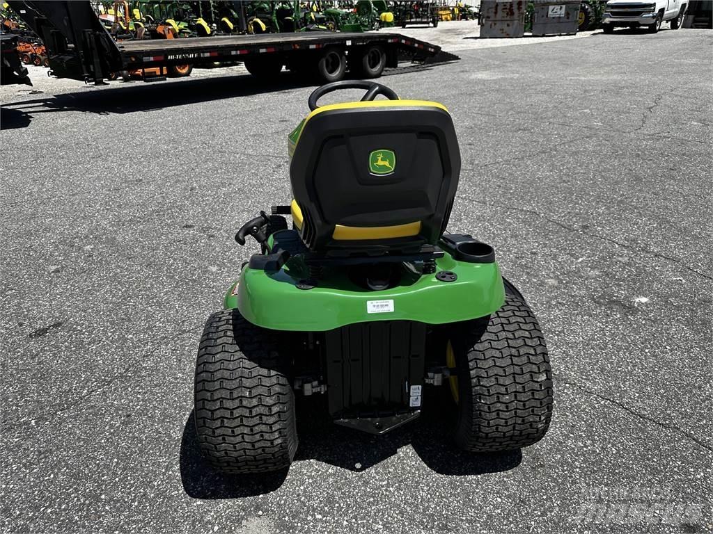 John Deere S220 Riding mowers