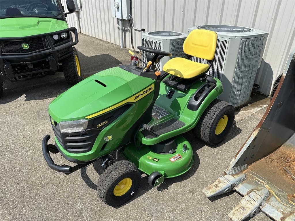 John Deere S220 Riding mowers