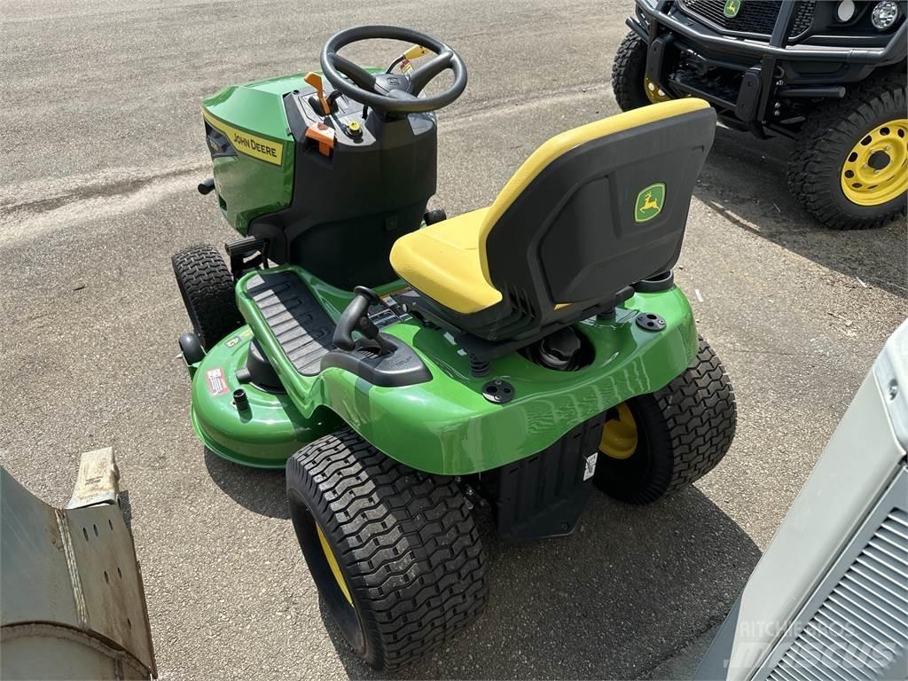 John Deere S220 Riding mowers