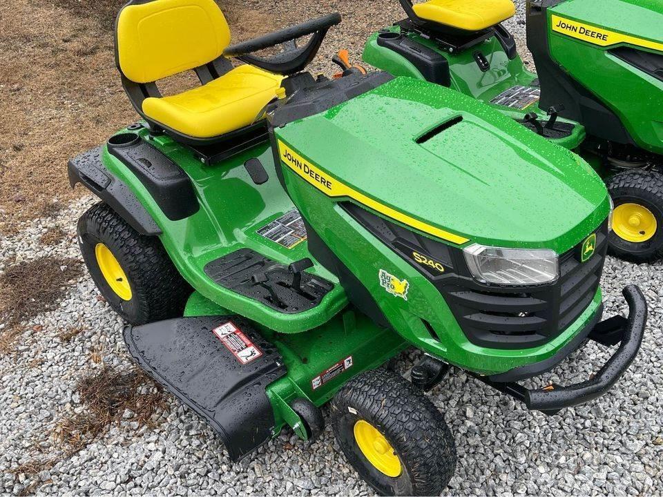 John Deere S240 Compact tractors