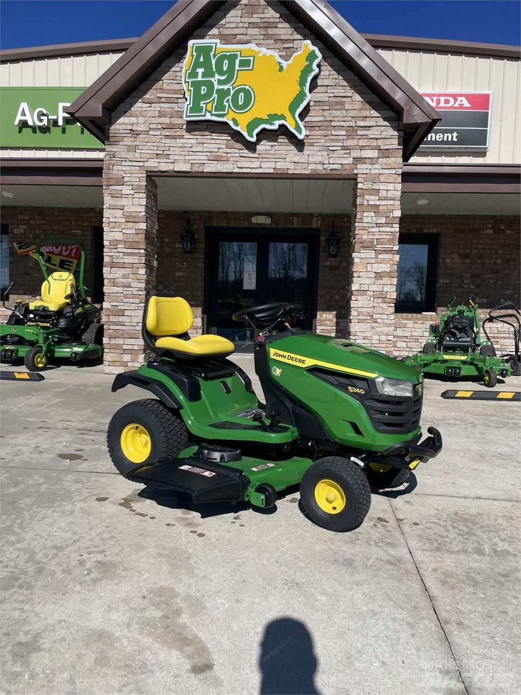 John Deere S240 Compact tractors