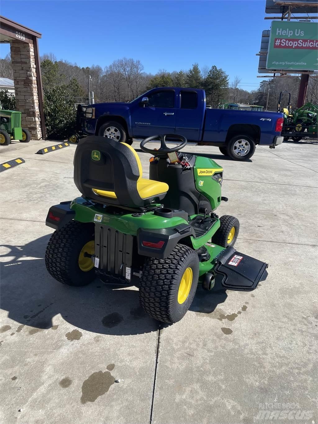 John Deere S240 Compact tractors