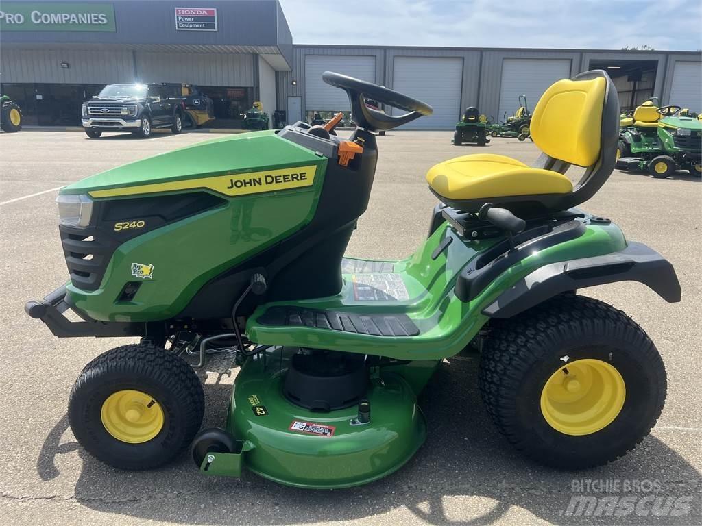 John Deere S240 Compact tractors